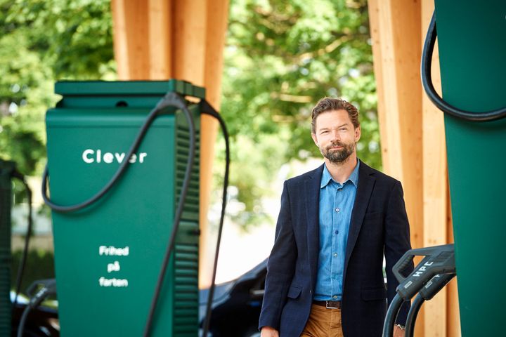 Clever kommer til at investere 1 mia. kr. i ladeinfrastruktur i 2024, lyder det fra Casper Kirketerp-Møller, CEO hos Clever