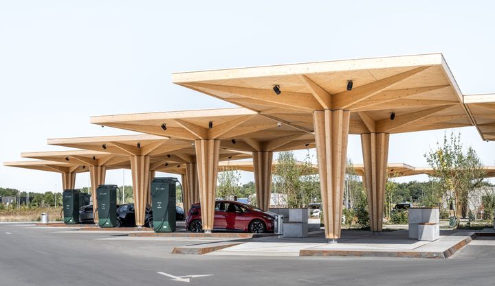 Clever tager næste skridt i udviklingen af den danske ladeinfrastruktur og begynder nu at etablere 1.000 kW-ladere til personbiler.