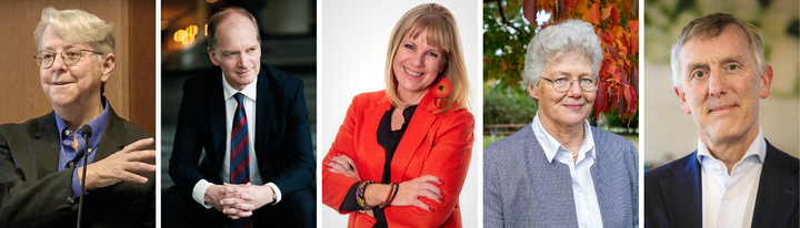 Aarhus Universitets æresdoktorer 2026. Fra venstre: Professor Karen River Barad (Arts), professor Nicolai J. Foss (Aarhus BSS), professor Elizabeth Joy Lawn (Health), professor Anne L’Huillier (NAT) og professor Arthur P.J. Mol (Tech)