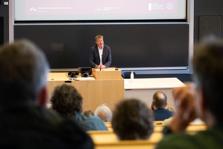 Centerleder Mads Rosendahl Thomsen kunne torsdag 1. maj officielt åbne grundforskningscentret TEXT: Center for Contemporary Cultures of Text. Foto: Jasper Benjamin Gren Riis-Hansen