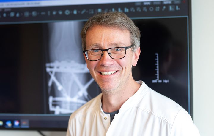 Ole Rahbek er ny klinisk lærestolsprofessor i børneortopædi ved Institut for Klinisk Medicin, hvor han forsker i behandling af lidelser og skader i bevægeapparatet hos børn og unge.