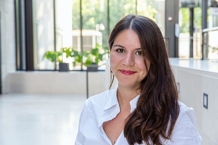 Det er første gang, forskere har vist, at senescens – normalt betragtet som en aldringsproces eller et forstadie til kræft – faktisk kan virke beskyttende i nogle tilfælde af knoglemarvskræft. Det fortæller adjunkt Marta Diaz del Castillo fra Institut for Retsmedicin, der er én af forskerne bag studiet.