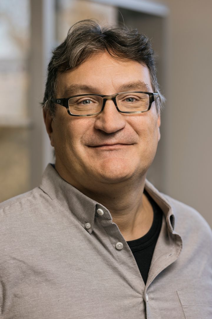 "Ved at identificere den molekylære "knap" har vi taget et afgørende skridt i retning af fremtidens behandlinger af sygdomme som demens og ALS," siger professor Fulvio Reggiori fra Aarhus Universitet. Foto: Jens Hartmann Schmidt, Aarhus Universitet