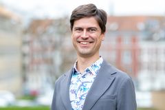 ”Muse-lemuren er ikke kun spændende i sig selv – den viser også, hvordan vi kan finde nye, bæredygtige måder at forske på,” siger lektor på Institut for Biomedicin Antoine de Morree. Foto: Simon Fischel/AU