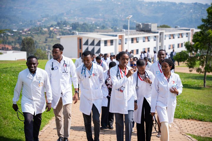 En gruppe sundhedsfaglige studerende fra University of Global Health Equity.