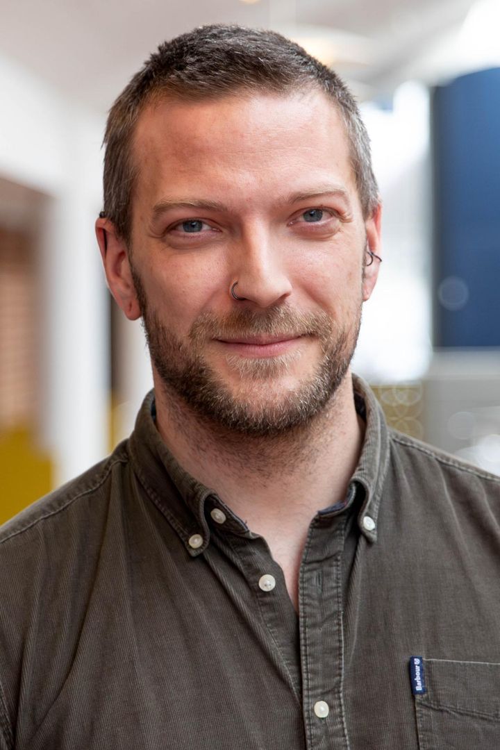 Postdoc Kasper Lolk fra Institut for Folkesundhed på Aarhus Universitet står bag et nyt studie, der viser, at en rutineblodprøve kan hjælpe med at forudsige, hvem der risikerer at udvikle epilepsi efter en hovedskade.