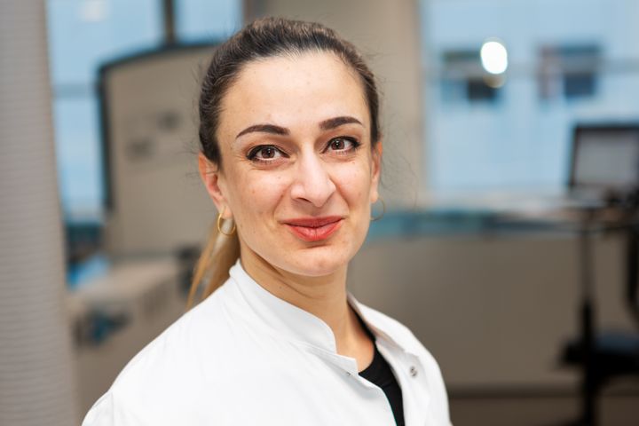 Hælprøver fra spædbørn kan spille en vigtig rolle i udviklingen af vacciner mod alvorlige infektioner, som smitter fra mor til spædbarn under graviditeten, det viser et nyt studie fra Aarhus Universitet, som postdoc May Murra står bag.