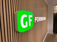 Det ikke er første gang, at GF Forsikring har et lokalt kontor i Lyngby. Tilbage i 00’erne kunne man finde GF-logoet, der dengang var blåt, på Lyngby Hovedgade. (Foto: Erik Høirup/GF Forsikring)