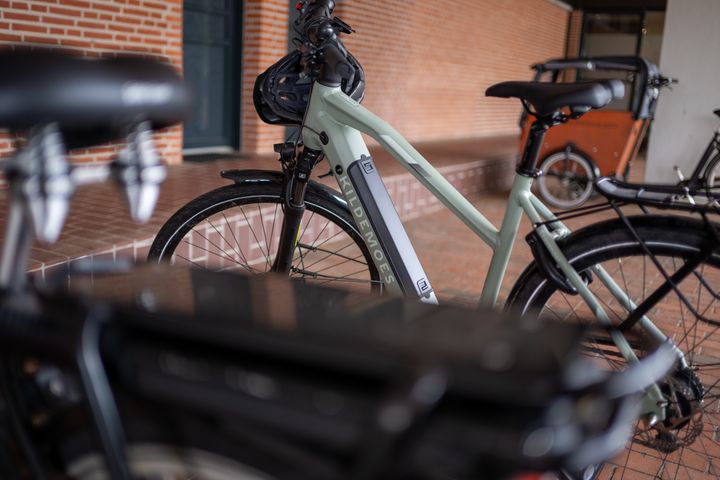 Det kan have store konsekvenser at køre på en ulovlig elcykel. Kommer man fx til at påkøre en fodgænger eller forvolde skade på biler eller bygninger, kan man risikere at hænge på hele regningen selv, advarer GF Forsikring. (Foto/GF Forsikring/Anders Boe)