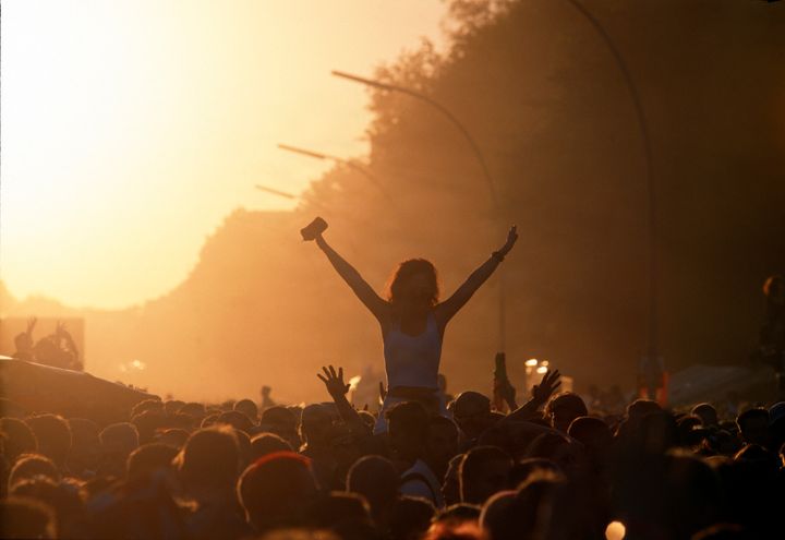 Sommerens festivaler er godt i gang, og i løbet af den næste måneds tid tiltrækker store festivaler som Grøn Koncert og Smukfest gæster fra nær og fjern. GF Forsikring kommer med gode råd til at nedbringe risikoen for at miste sine værdigenstande uden at gå glip af festen. (Foto: ScanPix Pro/David Hornback. Dette billede må kun bruges i forbindelse med omtale af GF Forsikring)