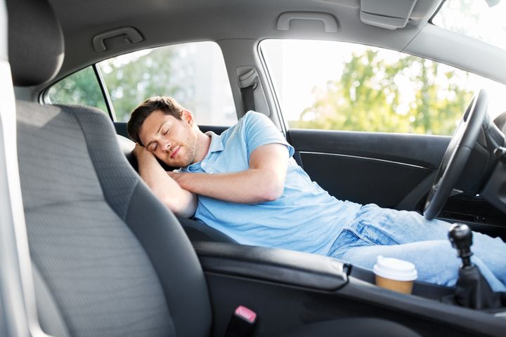 Hver fjerde danske bilist har prøvet at køre langt på ferie, selvom de måske tænkte, at de var for trætte til at køre i bil i så mange timer. GF Fonden giver gode råd til at undgå træthedskørsel i ferien. (Arkivfoto: GF Forsikring)