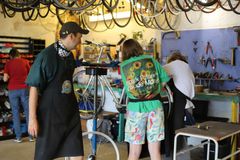 En brugt cykel fra Cykeltutten er gratis, hvis man selv sætter den i stand. Trænger ens egen cykel også til førstehjælp, så står stedets frivillige klar med praktiske råd og vejledning.