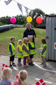 "Vi har længe drømt om en trafikbane," sagde daginstitionsleder, Dorte Rohde, i sin tale, da Agerkroen indviede sin nye trafikbane. Banen er blevet anlagt med støtte fra GF Fonden.