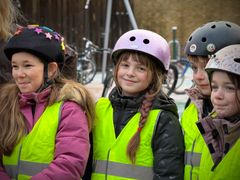Både trafikveste og cykelhjelme bliver flittigt brugt, når Frydenhøjskolens elever skal på tur.