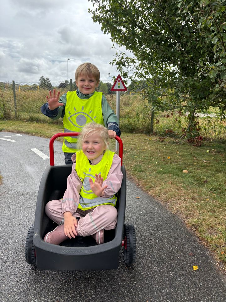 Selvom cykeluniverset først bliver indviet tirsdag den 25. august, har enkelte børn tyvstartet lidt og afprøvet én af de nye cykler.