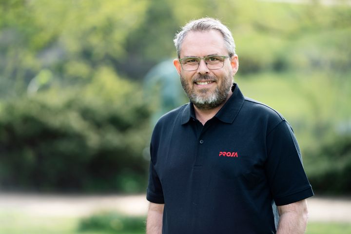 IT-fagforeningen PROSA mærker allerede, hvordan dimittender skal bruge længere tid på at finde et arbejde. AI er en del af forklaringen, fastslår næstformand Curt Kjærsgaard Raavig