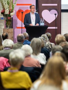 Hjerteforeningens formand, Lars Vinge Frederiksen, på talerstolen.