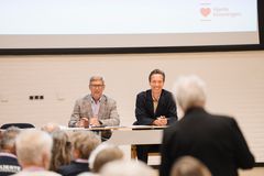 Hjerteforeningens formand, Lars Vinge Frederiksen (tv.), og Hjerteforeningens adm. direkør, Morten Ørsted-Rasmussen.