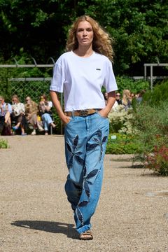 Topmodel Josephine Skriver er ambassadør for PlanBørnefonden. Nu donerer hun sin indtjening fra Copenhagen Fashion Week til organisationen.