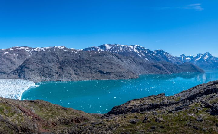 Den varme vinter i Grønland sluttede tættere på den normale kulde.