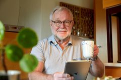 De fleste pensionister med opsparing i Industriens Pension har fået løftet udbetalingerne betydeligt i 2026. Foto: Industriens Pension