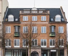 Foto af Dag Hammarskjölds Allé 13, som Industriens Pension sælger for et trecifret millionbeløb.