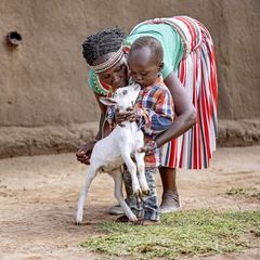 Grace Peto fra Kenya er en af dem, der har modtaget en ged fra Folkekirkens Nødhjælps 'Giv en ged'-program. Den har ændret hendes liv.