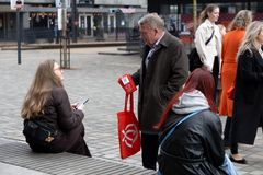 Udenrigsminister Lars Løkke Rasmussen samlede ind i Odense
