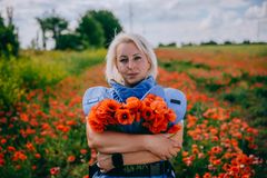 Før krigen i Ukraine arbejdede 37-årige Viktoriia Shynkar som frisør. Men efter Ruslands invasion fik hun behov for at gøre noget mere aktivt for sit land, og derfor arbejder hun i dag med civil minerydning for Folkekirkens Nødhjælp i Ukraine.