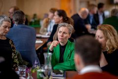 Medlemmer af Forum for dansk frugt og grønt, Winni Grosbøll og Eva Tingkær