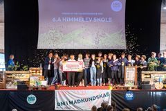 Danmarksmestrene fra Himmelev Skole blev kåret med konfetti og klapsalver.