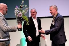 Søren Ulstrup, SP Group, takkede torsdag af som formand for Plastindustrien, efter 12 år på posten. Ny formand er Michael Bayer Thomsen, LYNDDAHL. Foto: Pelle Rink.