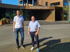 Finn Nielsen Christen (th) og Jens Bill ved Videnshuset i Sønderborg.