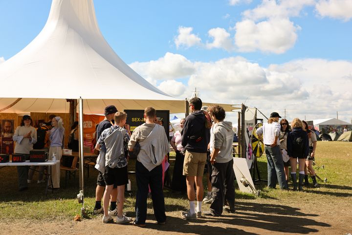 Sidste år besøgte flere tusinde unge Sex & Samfunds telt på Roskilde Festival.