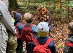 Egetræ, Egernven og Træfortælleren inviterede børn og voksne til en sanselig rejse gennem skoven i kulturpakken Voks skoV af Seidlers Sensorium.