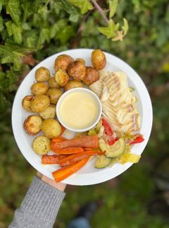 Vi runder Frankrig af med at servere torsk en papilotte, med kartofler og masser af grøntsager til.