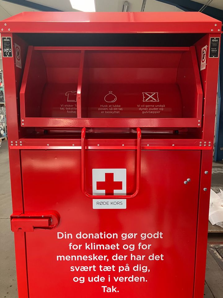 Fremover vil genbrugscontainerne fra Røde Kors matche navnet på organisationen.