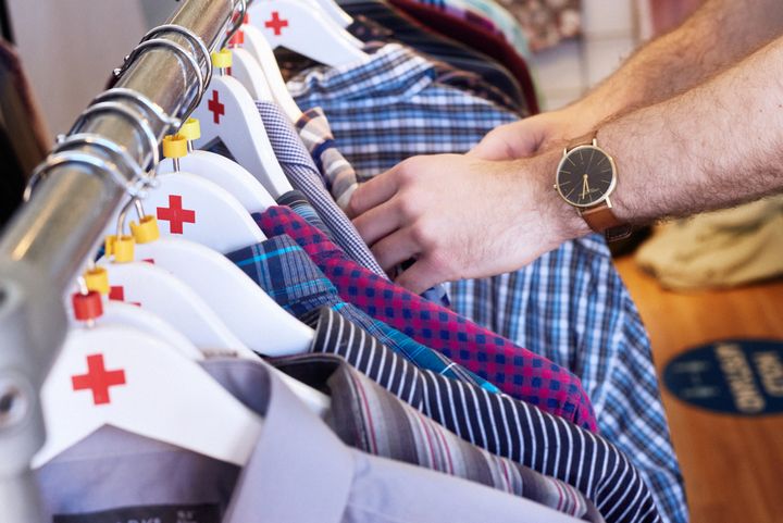 Flere ikke-dansktalende frivillige har lyst til at arbejde i Røde Kors' genbrugsbutikker i København.