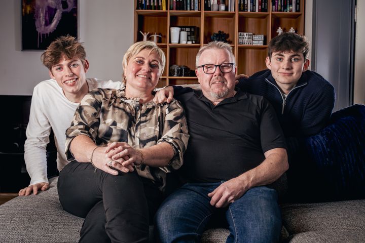 Jeanett, Bjarke (20 år), Thorbjørn (17 år) sammen med John.