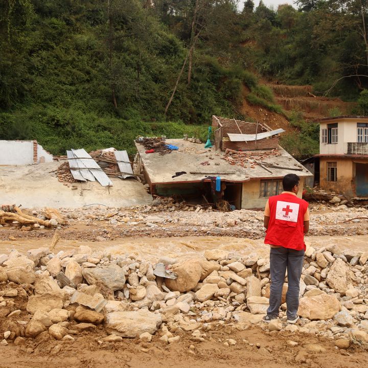 I Nepal får oversvømmelsestruede landsbyer støtte til at forebygge og beskytte sig mod oversvømmelser.