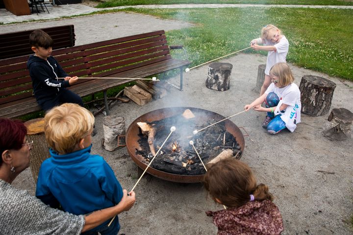 Røde Kors' ferielejre giver oplevelser til økonomisk trængte familier, som ellers kan have svært ved at finde overskud i budgettet til ferieoplevelser til børnene.