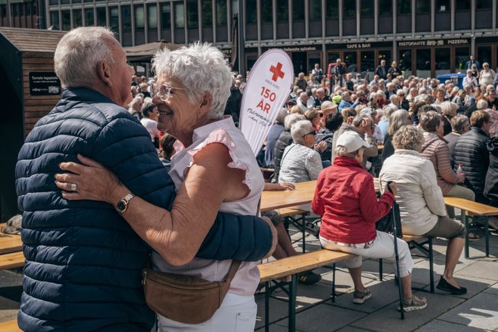 Der blev danset, da Røde Kors fejrede 150 års frivillighed ved det andet af fem folkemøder i Herning.
