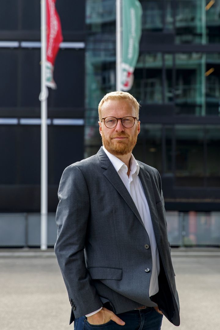 De økonomiske vismænd konkluderer, at overenskomstbærende fagforeninger både resulterer i højere løn til den enkelte og sikrer flere job, højere produktivitet og større velstand for Danmark. Når lønmodtagerne står sammen i stærke fagforeninger, får de en mere rimelig del af den værdi, de er med til at skabe, lyder det fra FH-formand, Morten Skov Christiansen.