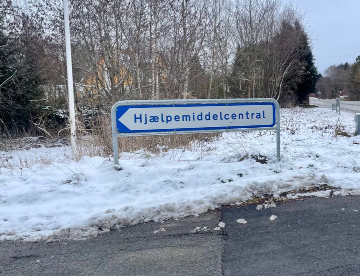 Hjælpemiddelcentralen ligger på Helsingørsvej 25, Fredensborg