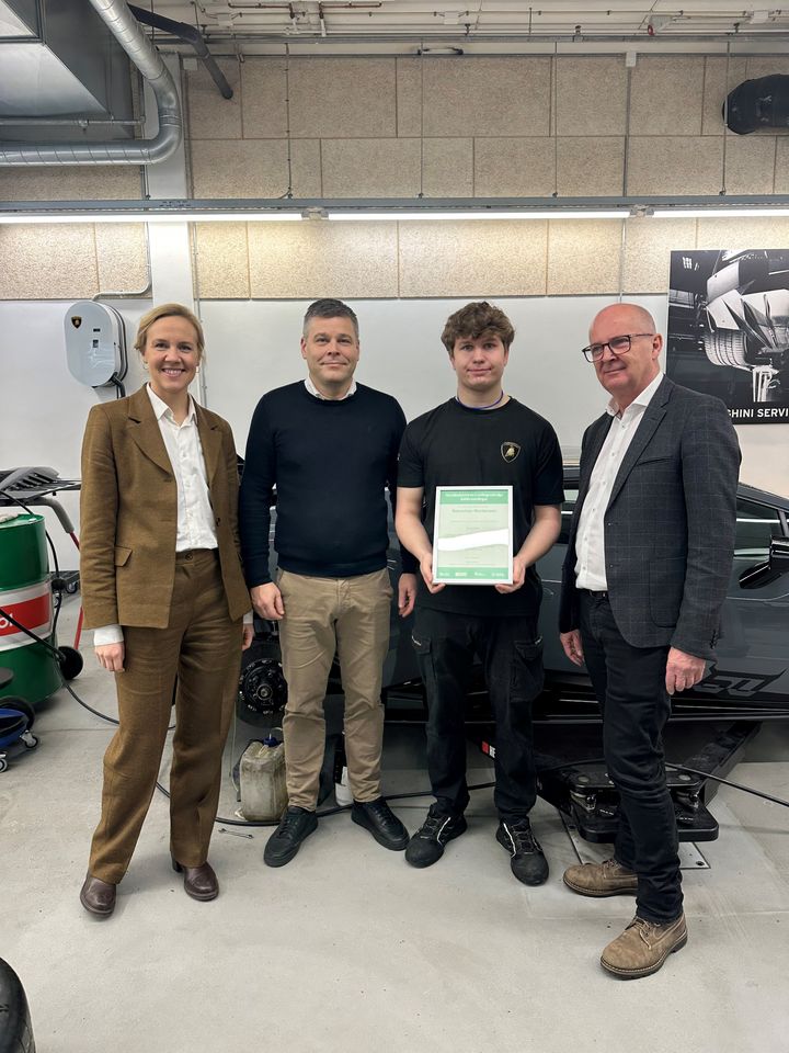 Sebastian Mortensen blev i dag overrasket med et legat fra Metalindustriens Lærlingeudvalgs Jubilæumslegat.