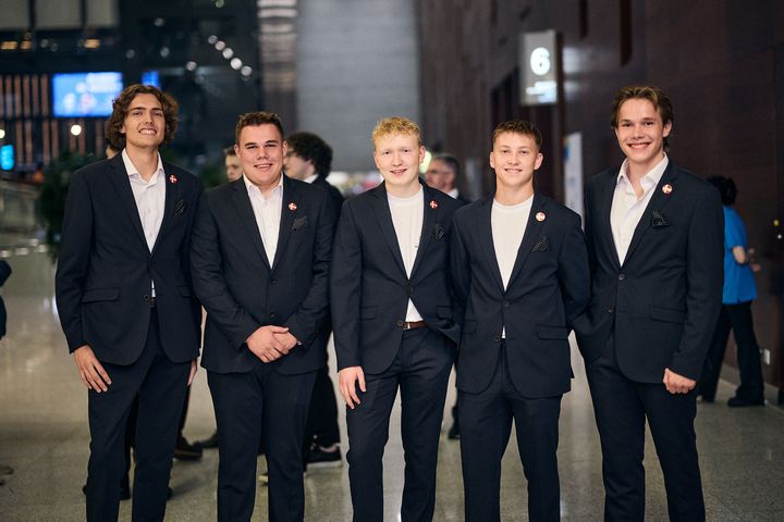 Metalindustriens fagatleter samlet. Fra venstre: Malthe Naundrup Nielsen, Nikolaj Nymark Pedersen, Casper Andersen, Marcus Bugge Raasdal Jensen og Andreas Skeldal Winther. Foto: Lasse Skov