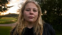 "Jeg synes faktisk, at det er lidt nederen at blive 18. Alle ser bare frem til at blive 18, men jeg har virkelig ikke haft lyst. Lige pludselig er man voksen, så skal man til at betale alt muligt," siger Sofie Lundtofte som barn på Ferielejr i 2020.