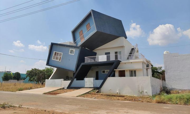 Et nyt CBS-studie viser, at nye IT-løsninger i Landbrugsstyrelsen og Skattestyrelsen igen og igen bygges oven på 30-40-årige gamle systemer uden en samlet plan. Det fungerer nærmest som et hus, der er tilført en masse tilbygninger af forskellige håndværkere uden fælles tegninger.