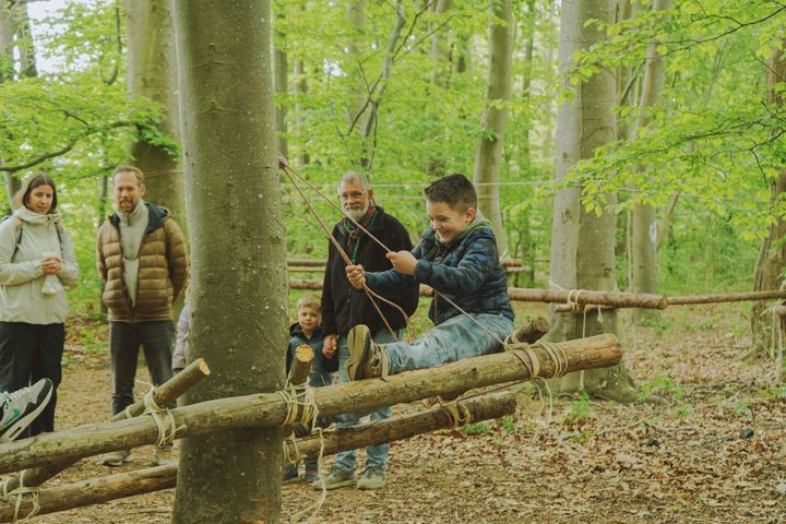 Mere end 3.500 børn og voksne deltog i Spejderdag den 10. maj, hvor spejdergrupper over hele landet inviterede familier med ud i naturen til leg, fællesskab og oplevelser under åben himmel. Her fra spejderne i Rødovre.