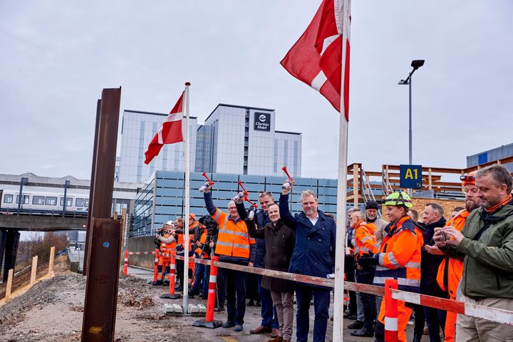 Fra venstre afdelingsdirektør Claus Elleman, Per Aarsleff A/S, overborgmester Lars Weiss, Københavns Kommune, borgmester Allan S. Andersen, Tårnby Kommune, og adm. dir. Mikkel Hemmingsen, Sund & Bælt.